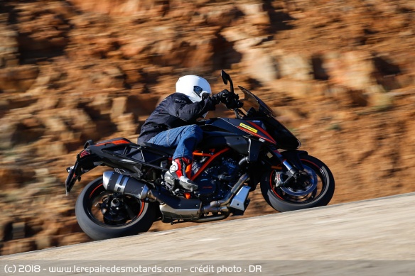 KTM 1290 Super Adventure équipée en Michelin Road 5
