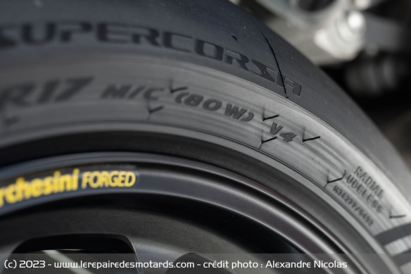 Le composé du nouveau Supercorsa V4 SP se rapproche de celui des gommes de superbike Le composé du nouveau Supercorsa V4 SP se rapproche de celui des gommes de superbike