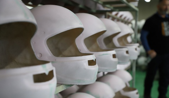 Les secrets de fabrication des casques Arai Les secrets de fabrication des casques Arai