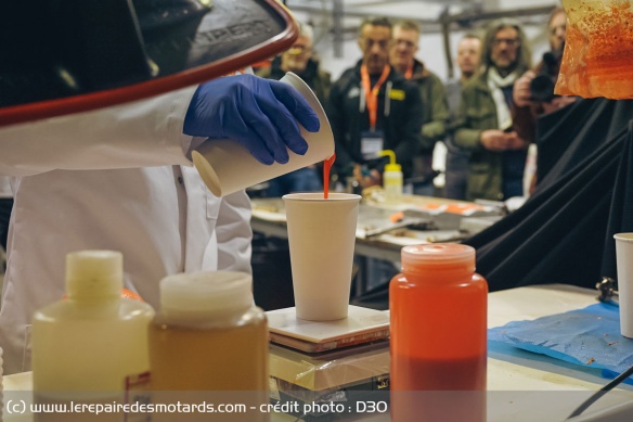 La confection du D3O repose sur une base colorée, un précusrseur de mousse de PU et une cuisson lente La confection du D3O repose sur une base colorée, un précusrseur de mousse de PU et une cuisson lente
