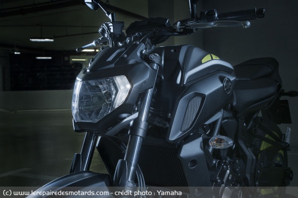 La MT-07 conserve son angle de chasse