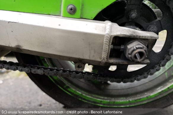Chaîne et jante de la Kawasaki d'occasion