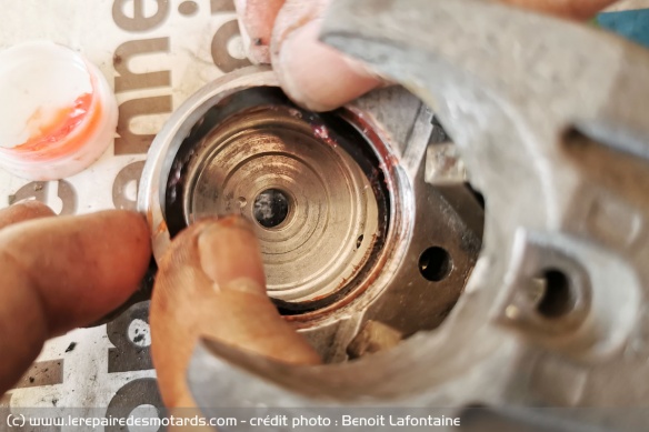 Remise en place des joints dans l'étrier de frein