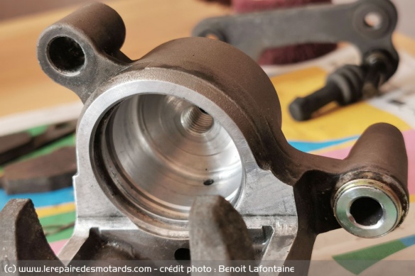 Nettoyage piston et remise en état de l'étrier de frein arrière