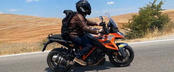 Essai KTM 1290 Super Duke GT 2022 Essai KTM 1290 Super Duke GT 2022