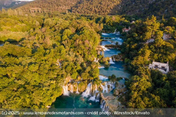 Le parc de Krka abrite plusieurs cascades Le parc de Krka abrite plusieurs cascades