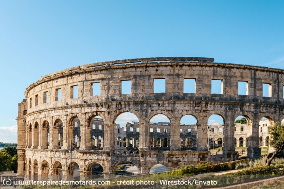 L'amphitéâtre de Pula L'amphitéâtre de Pula