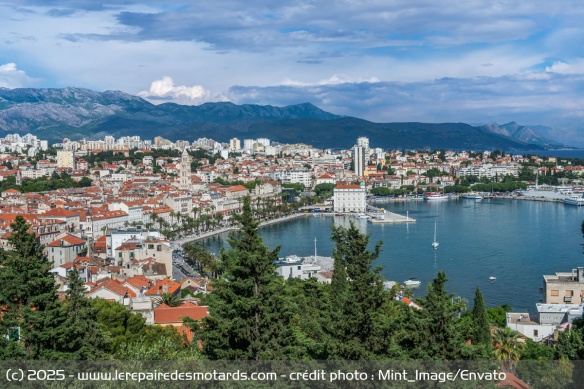 Vue sur la ville côtière de Split