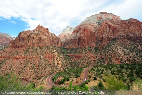 Route sinueuse pour arriver au Parc national Zion