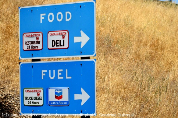 signalisation stations essence et hébergement sur les highways
