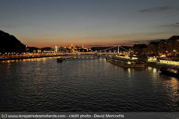 Faire une croisière de jour ou de nuit d'une heure Faire une croisière de jour ou de nuit d'une heure