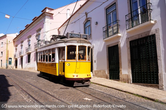 La ligne 28 du tram est emblématique de la capitale portugaise La ligne 28 du tram est emblématique de la capitale portugaise