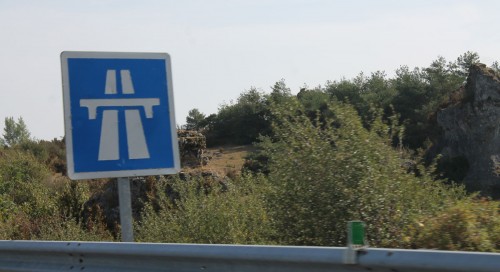 Les prix aux péages des autoroutes continuent de grimper en 2026, mais avec une hausse qui se limite en moyenne à 0,86 %