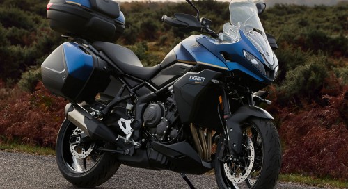 Bagagerie, béquille centrale, TPMS, poignées chauffantes, selle confort... Triumph équipe la Tiger Sport 800 avec une nouvelle version Tour