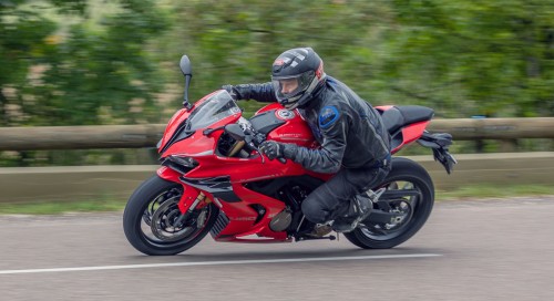 Essai QJMotor SRK800RR