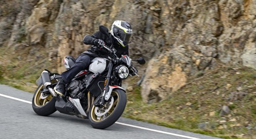 Essai Triumph Trident 800